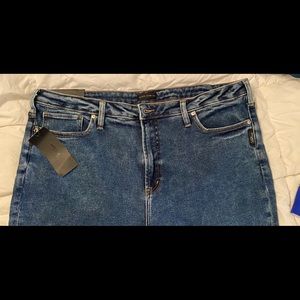 Brand new Silver Jeans size 20 length is 29